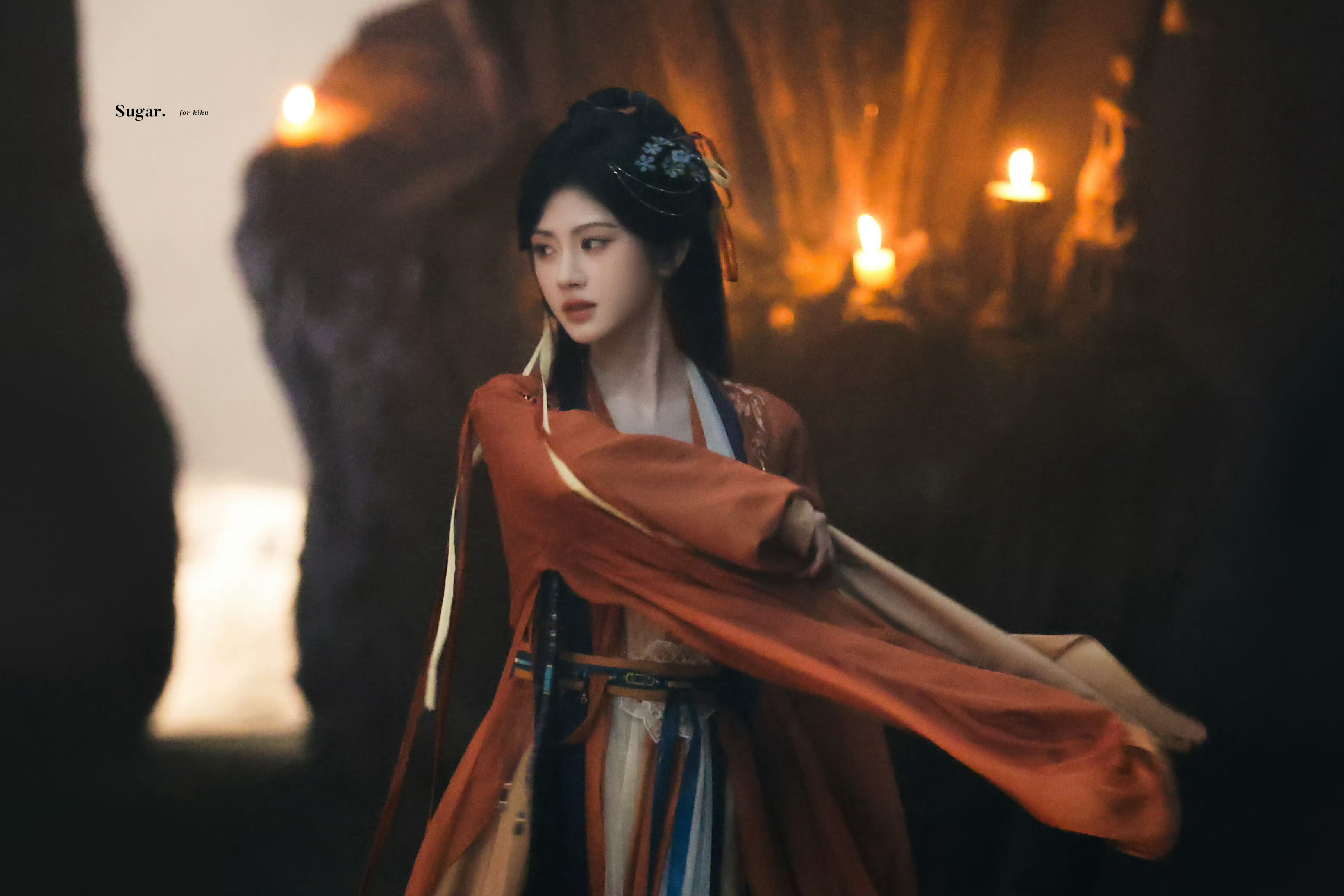 鞠婧祎苏绿夏 jjy鞠婧祎万花世界 “枫叶被风拂起又掉落，入眼的是眉眼带笑的你，