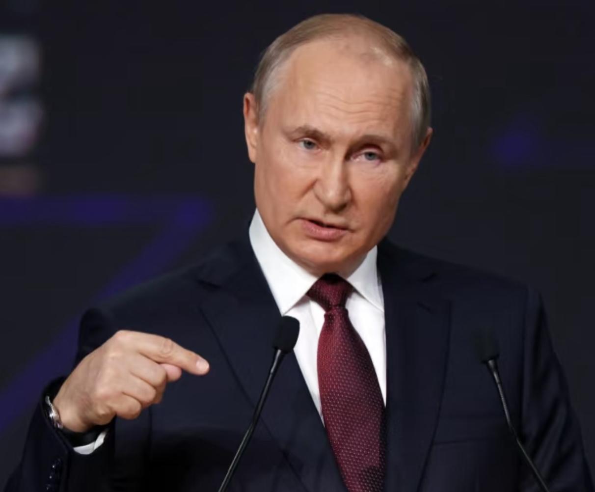 俄罗斯近几日采取了“匿名”的方式发出信号，似乎在解除制裁之后重返美元结算体系。这