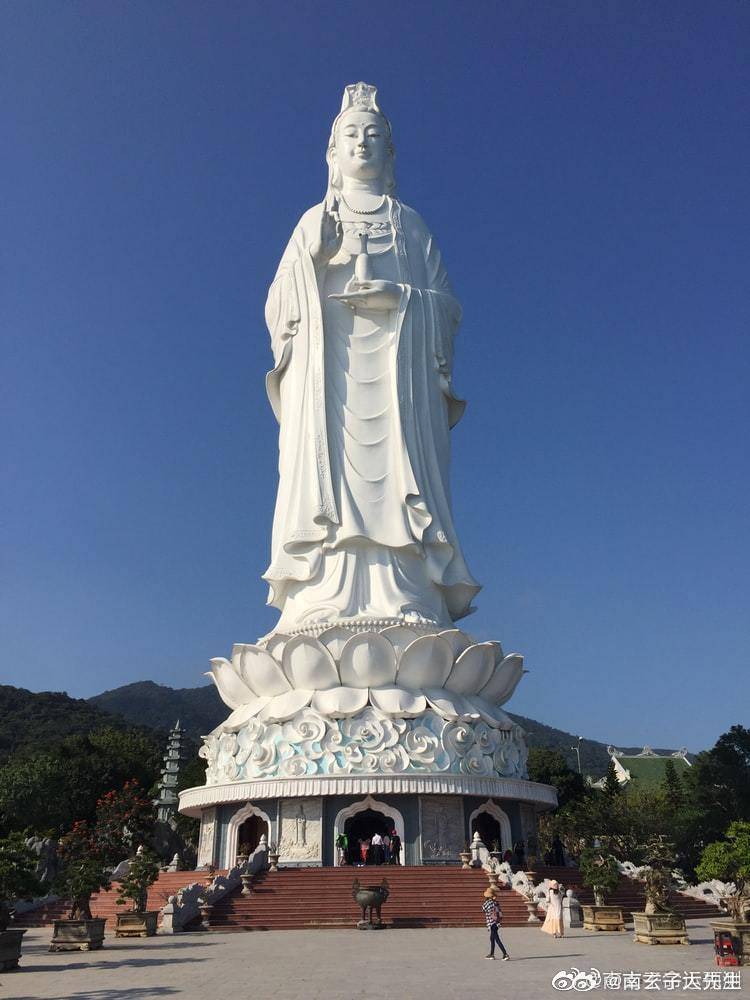 转赞菩萨，六月运势渐入佳境，诸事可圆满，一切吉祥顺利。 