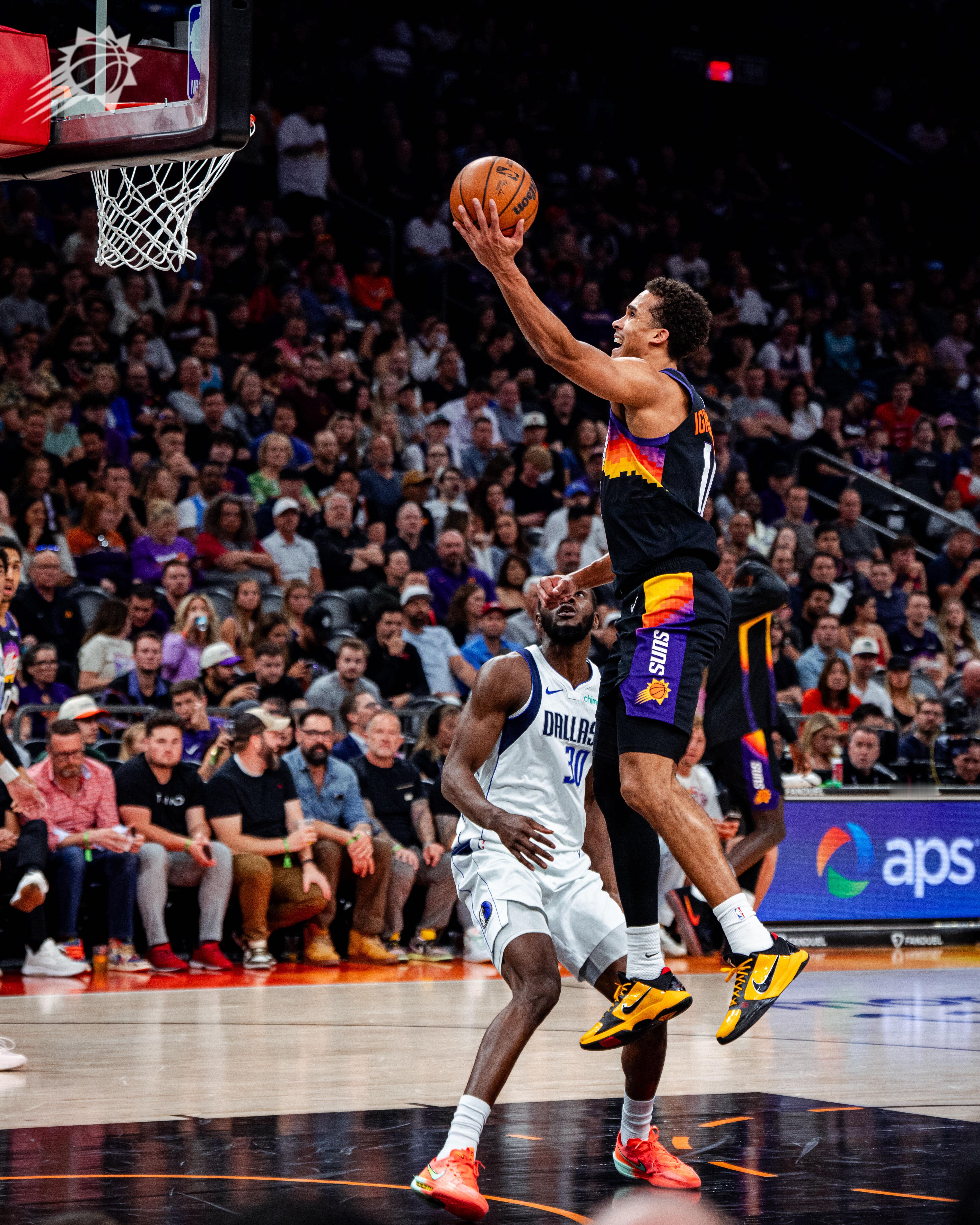 OSO上篮命中，比分交替上升菲尼克斯太阳 ｜旭日东升 ｜独行侠vs太阳