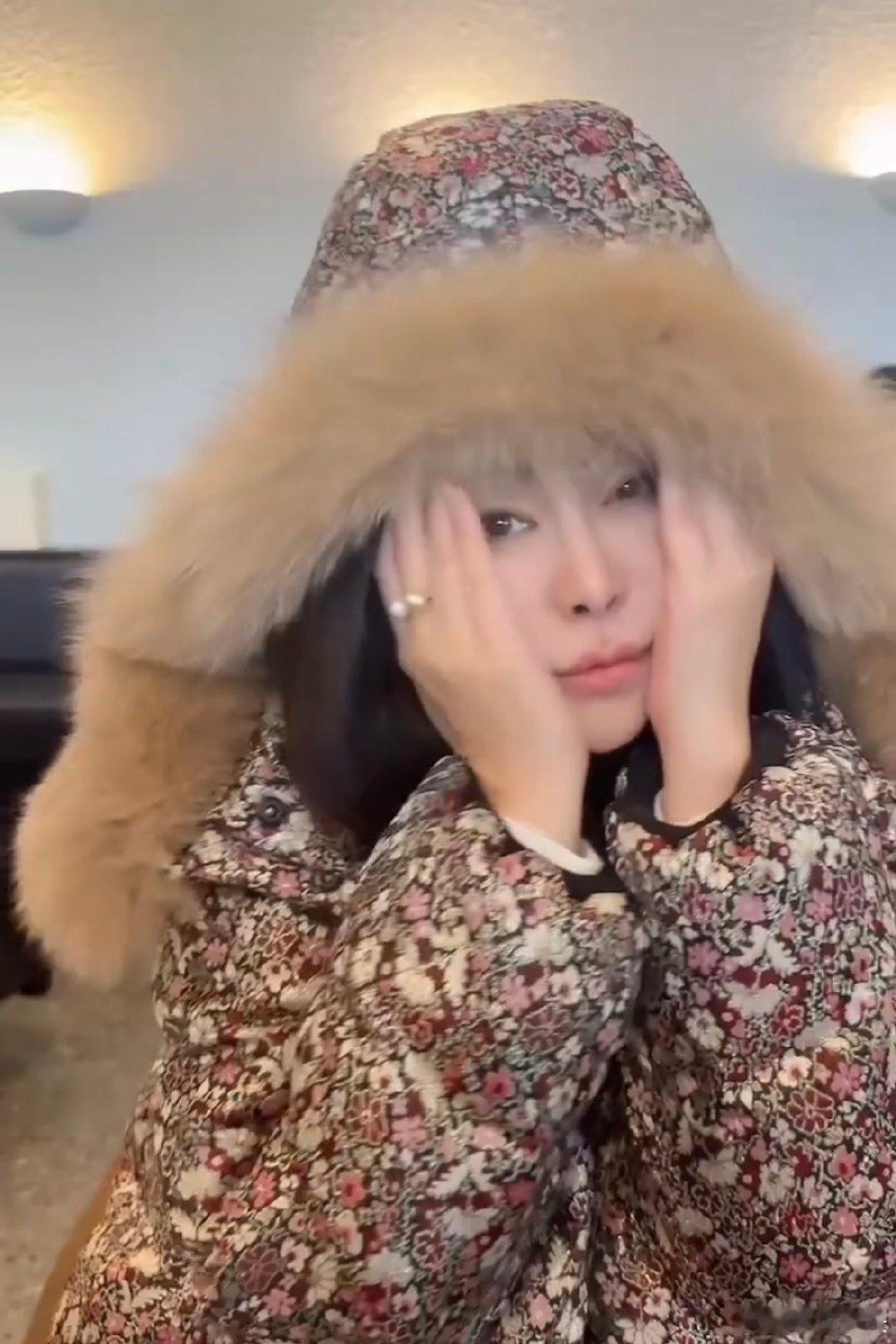 59岁王祖贤近照王祖贤59岁近照 59岁王祖贤近照，状态好到发光，完全就是冻龄女