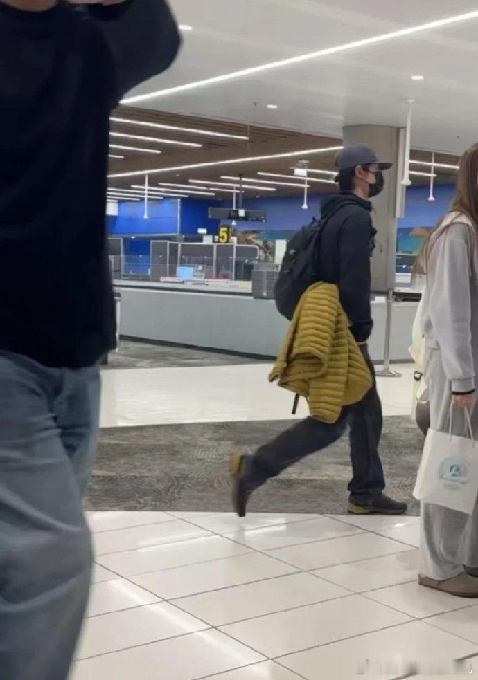 王一博终于舍得回来了王一博从新西兰回国路透 王一博终于舍得回来了，王一博从新西兰