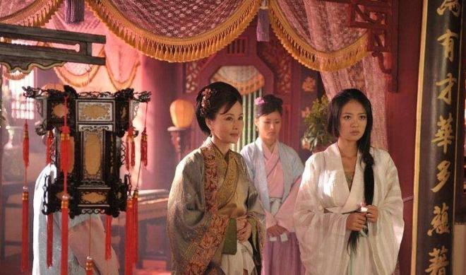古代青楼里豢养壮汉，有几个用处？

咱看古装剧，只看到青楼里姑娘们弹琴唱曲、陪酒