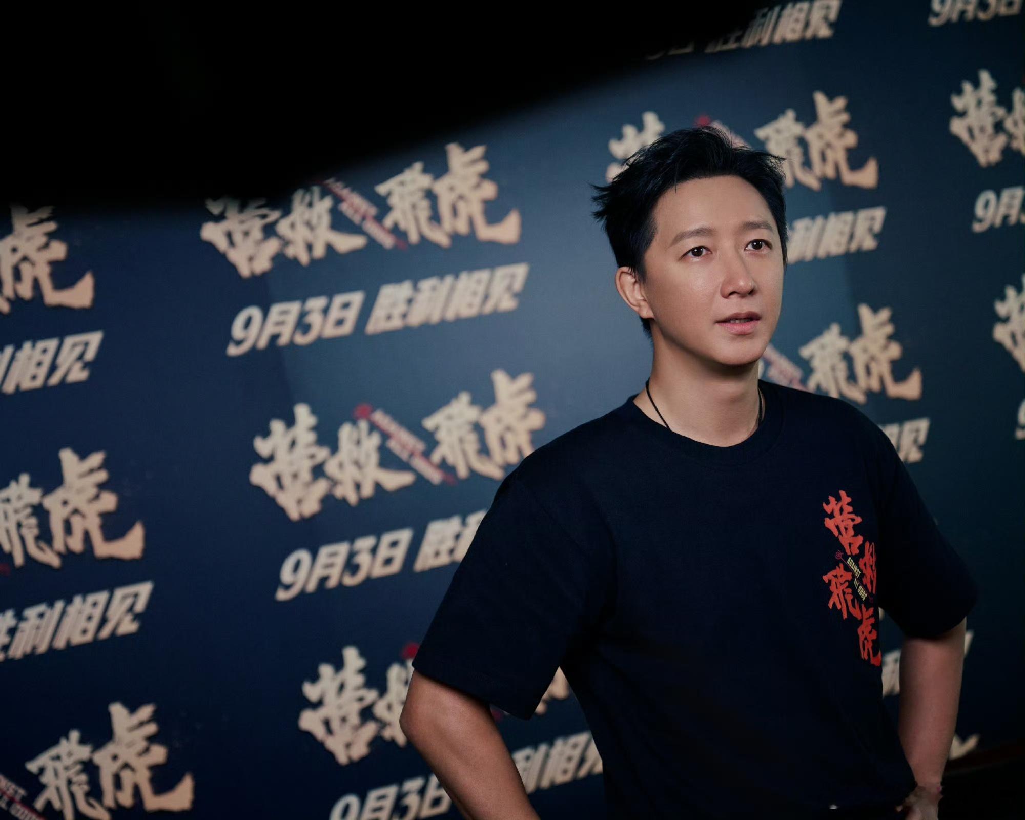 韩庚现身营救飞虎首映哇塞，《营救飞虎》首映现场韩庚状态超赞，他将欢少在抗战中的牺