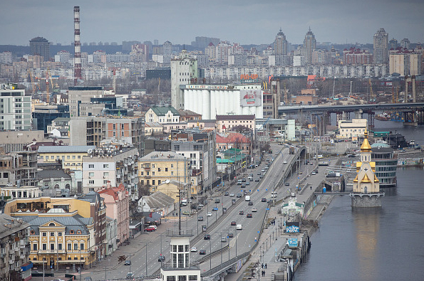 【#乌克兰首都基辅传出爆炸声#】当地时间16日，乌克兰首都基辅传出爆炸声。此前，