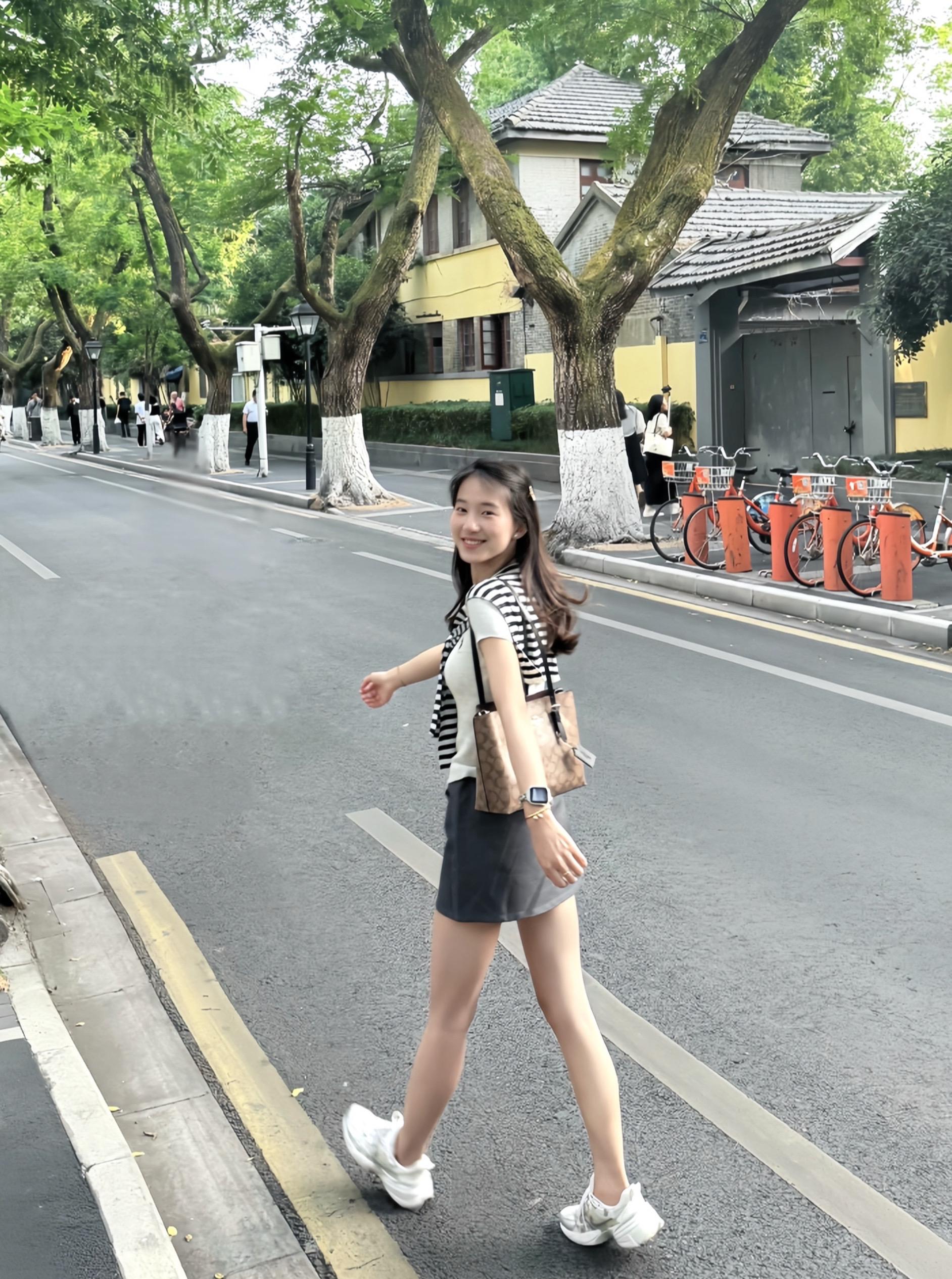 我想明天不用早起 也不用知道明天星期几。