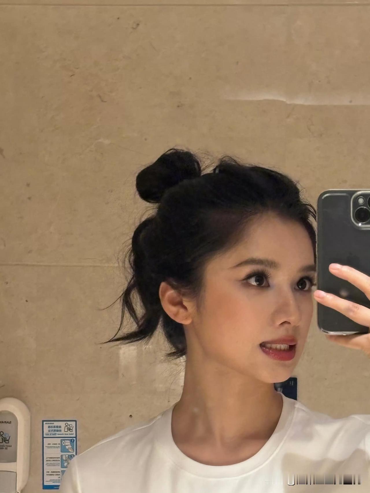丸子头好看靠天赋，考生上岸送祝福，张婧仪这波互动太暖了

演员张婧仪在社交平台更