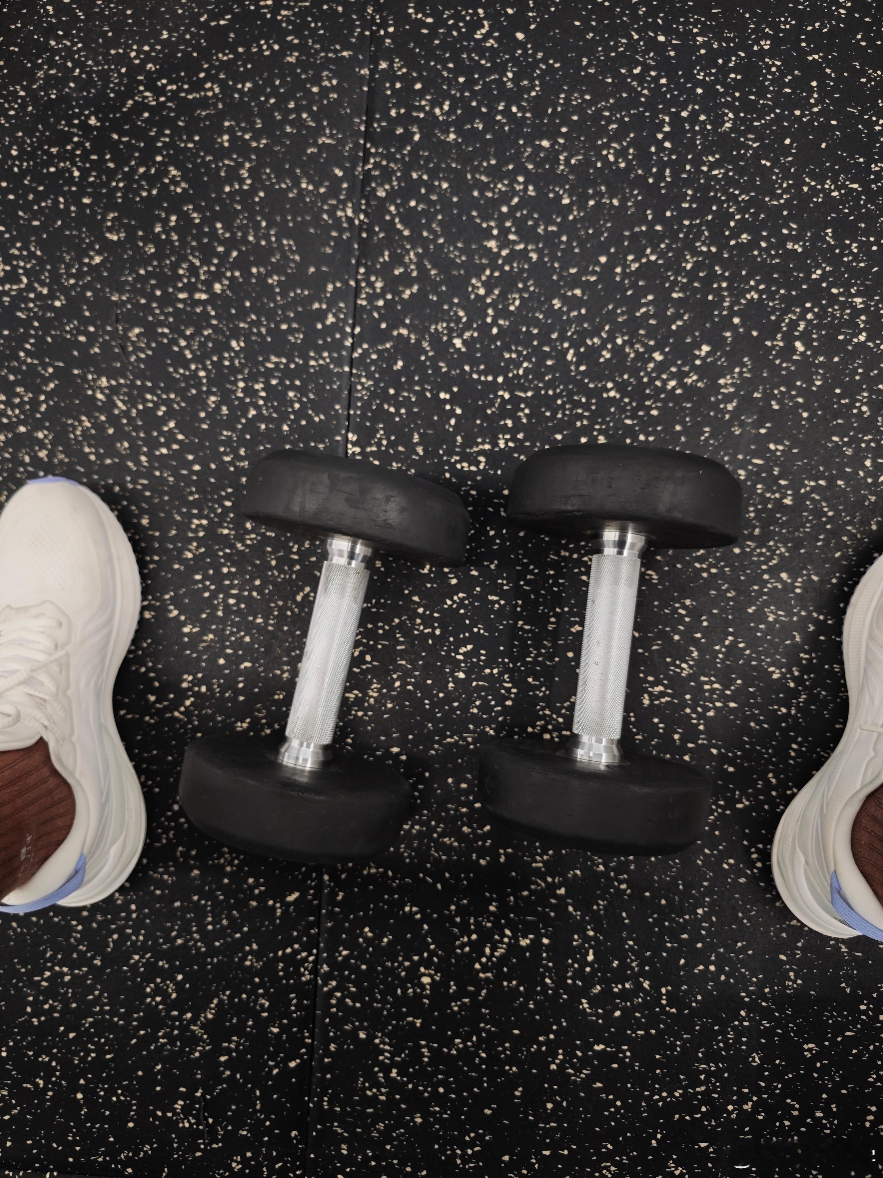 早呀，我先来找找上班的感觉。