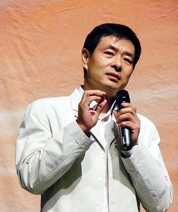 超过1000万老人正在慢慢忘记一切，每3秒就新增1例。这个数字背后，是上千万个正
