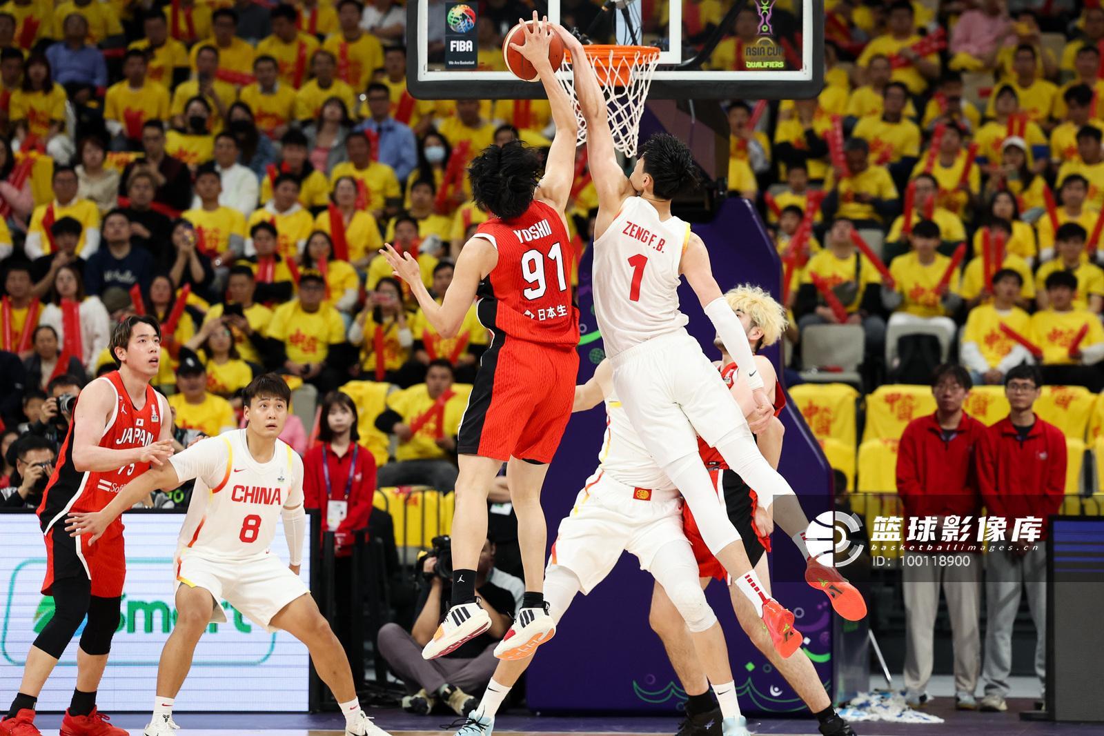 中国男篮已经抵达上海，等待明天转机前往日本冲绳。大家也在网上流传的视频中看到了，