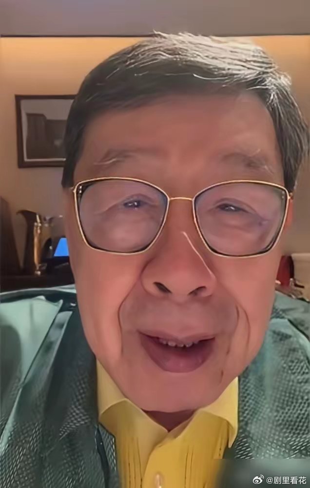 90多岁的胡枫，一句话讲了十几年。在节目里，他眼眶泛红，哽咽着说：“如果能重来，