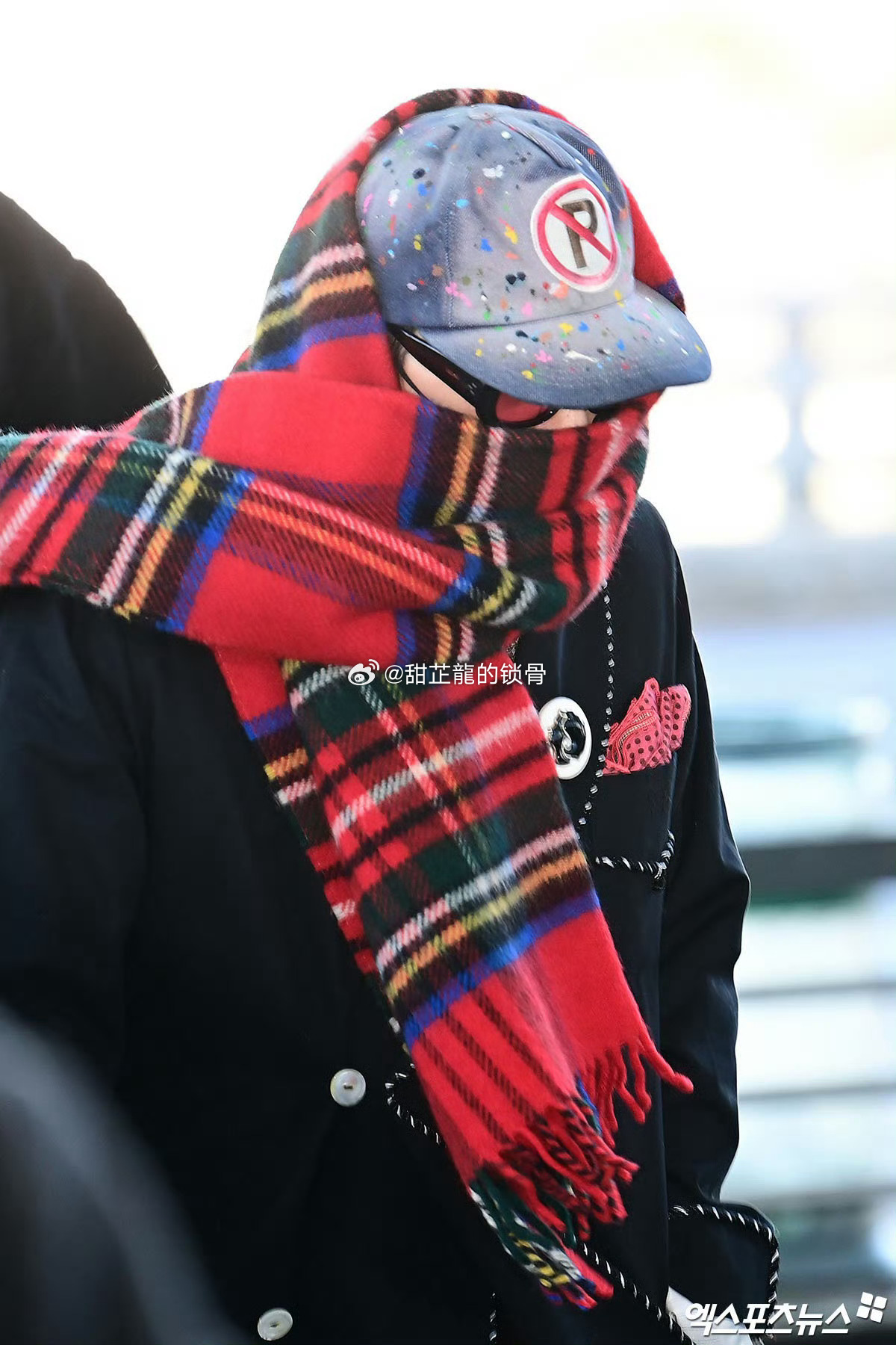 还没睡醒的龙哈哈哈哈哈哈哈，等红灯站着睡觉好可爱 