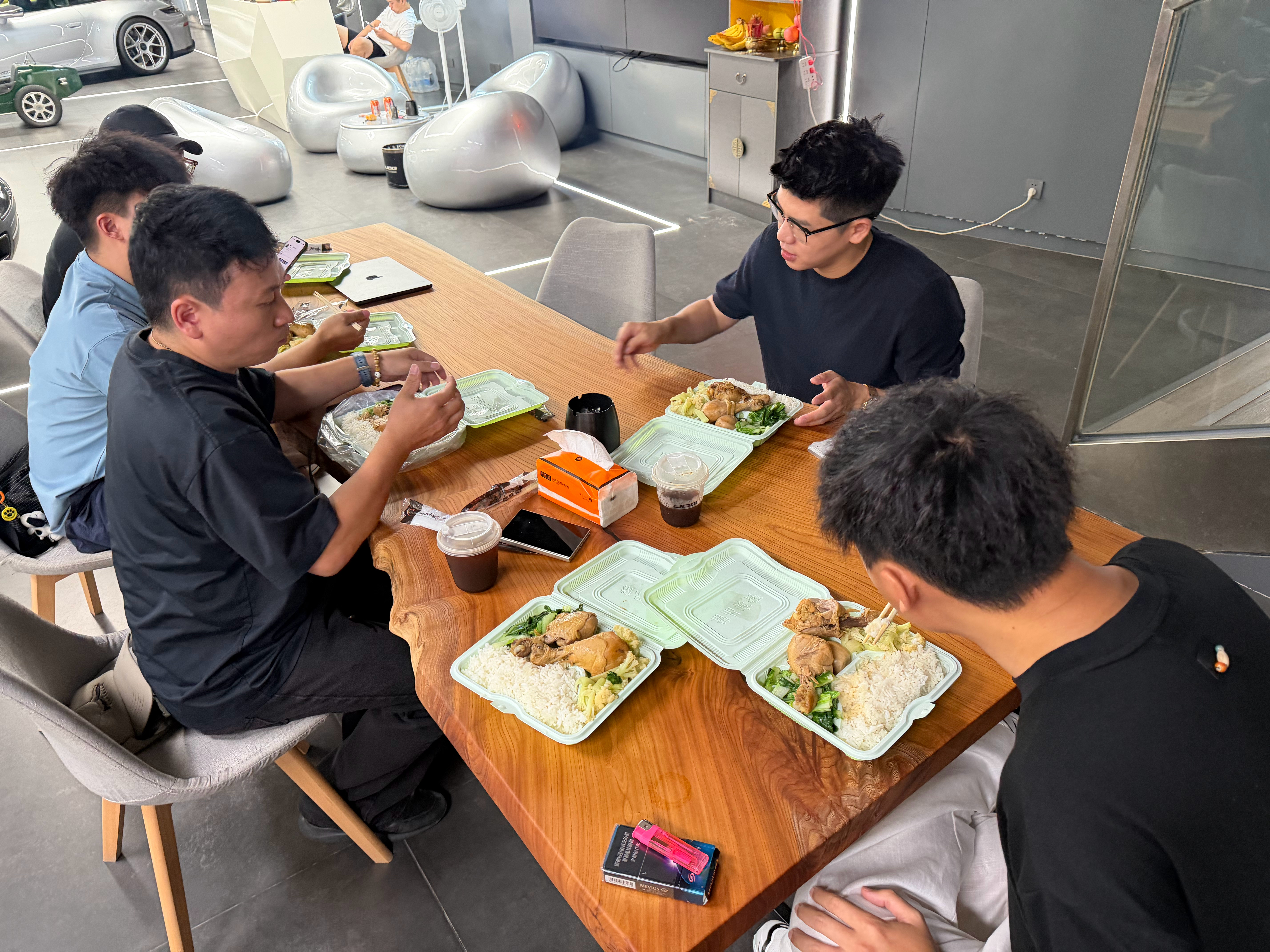 杰灵志斌硬要吃沙县又要被网友骂了[泪奔]吃完马上干活  ​​​