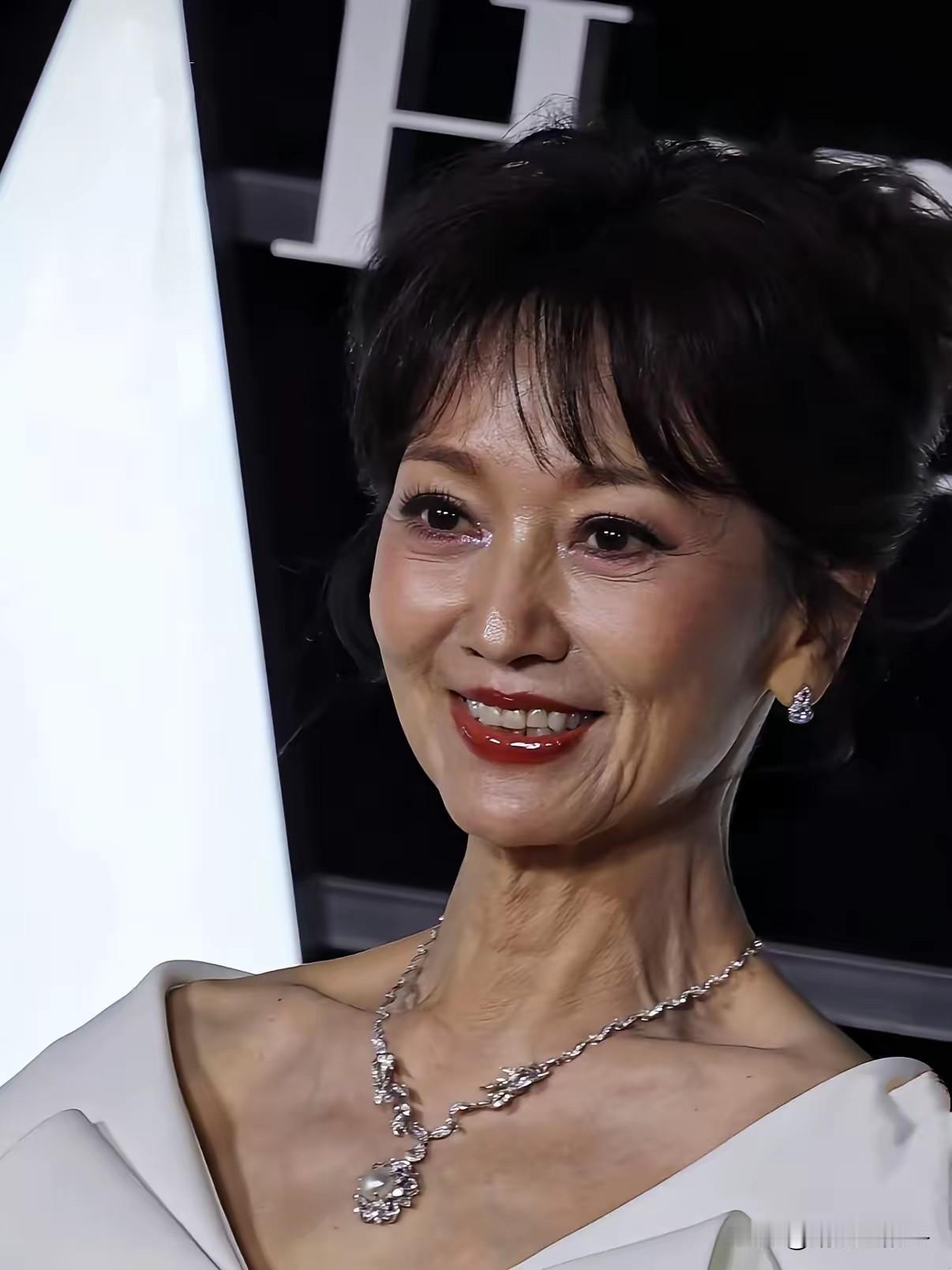 新白娘子，岁月不饶人啊！
她曾是多少60、70、80后的白娘子？
可是任何人都逃