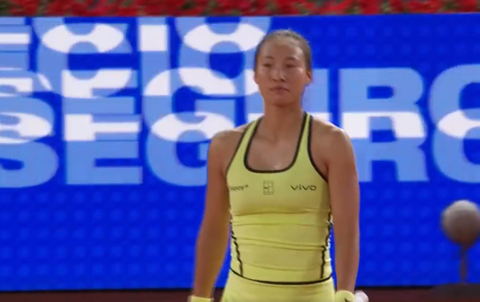 郑钦文马德里1比2莱巴金娜 WTA1000马德里站1/16决赛，郑钦文与莱巴金娜