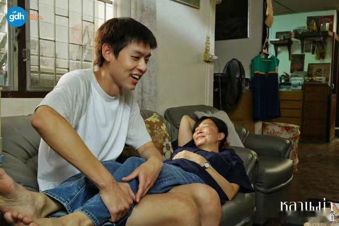 #电影姥姥的外孙确认引进#这部电影是很有氛围感的，情节设定很吸引我，确认引进对于