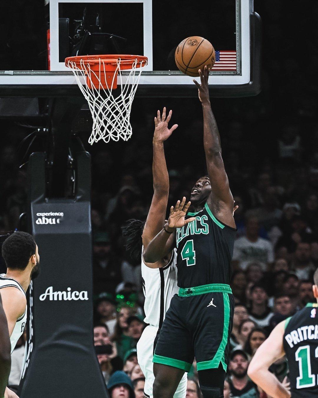 谈到凯尔特人主场播放的致敬视频，霍勒迪表示：“视频拍得太棒了，勾起了诸多美好回忆