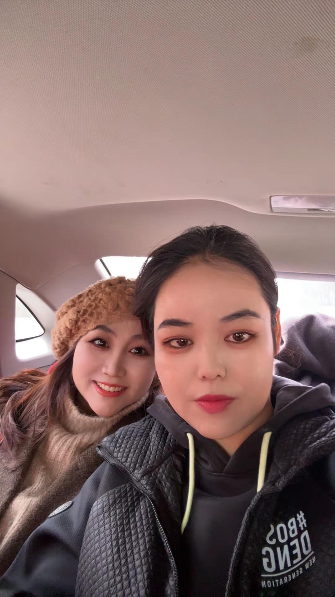 今天化了美美的妆，结果手机面部不识别了😂😂😂