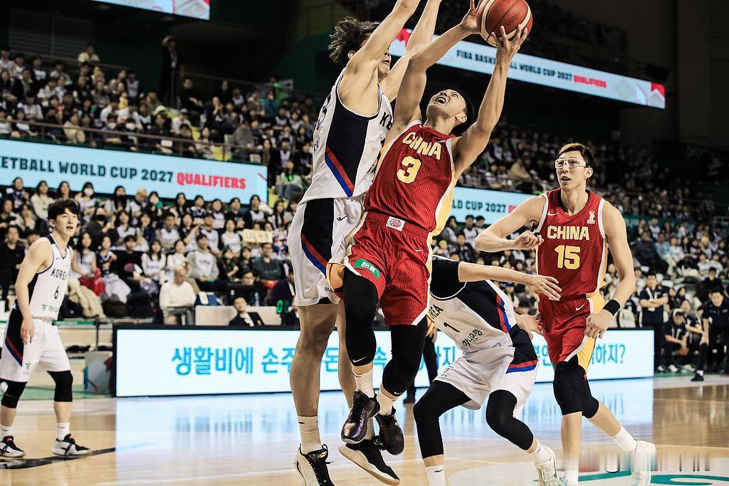 昨晚，中国男篮在世界杯亚洲区预选赛第一阶段小组赛客场76:90惨败给韩国队，继主