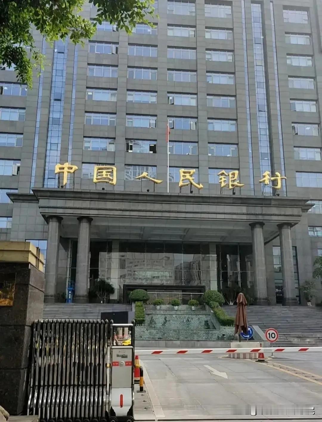 好消息来了

最新消息，大额现金存取新规落地！2026年起超5万无需强制登记，便