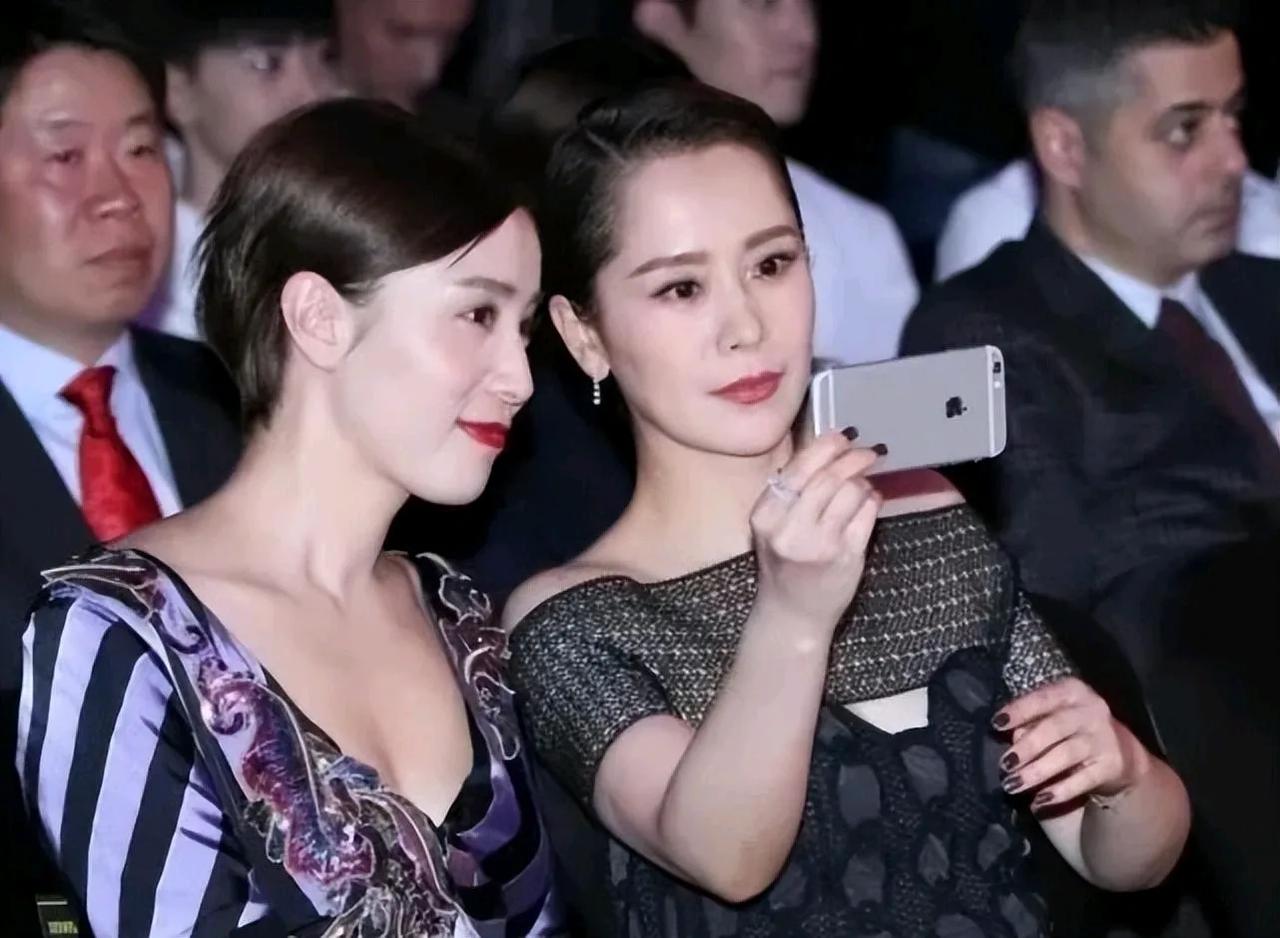 两位实力派女演员的碰撞，不仅是演技的火花四溅，更是情感的深度交融。她们以独特魅力