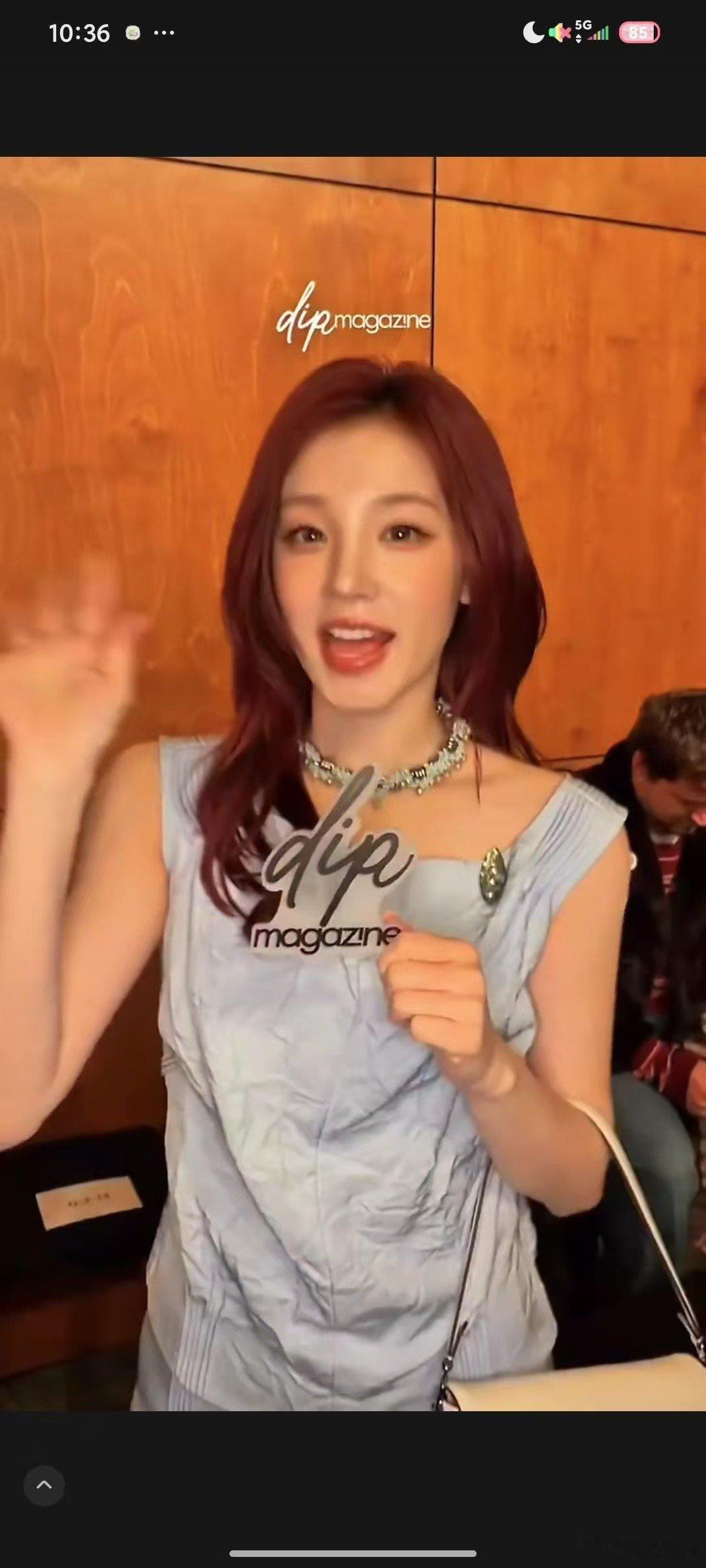 不知道宋雨琦说什么光看脸了 宋雨琦真的太晃眼了！采访时活力满满说个不停，可我目光