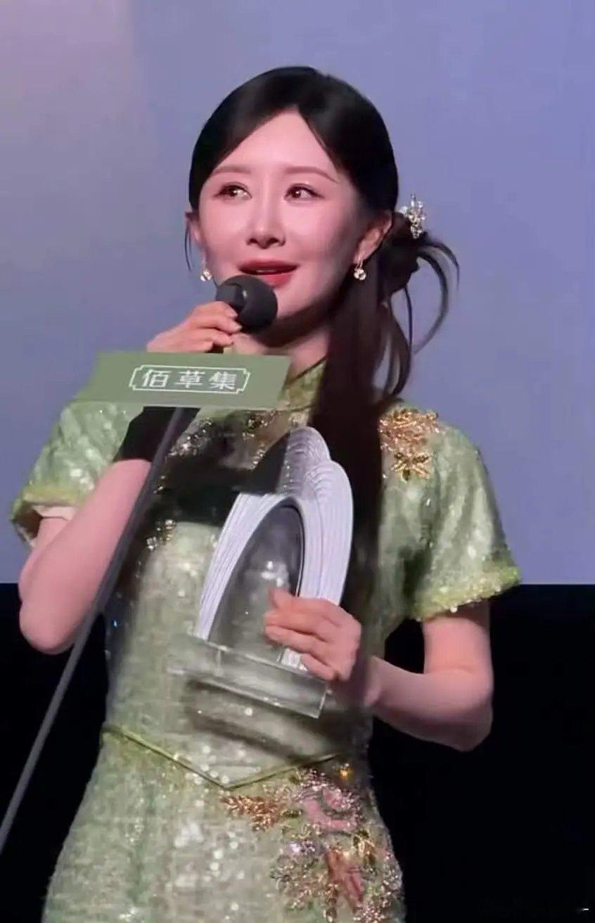 舒畅评论区全是像🍇 ​​​