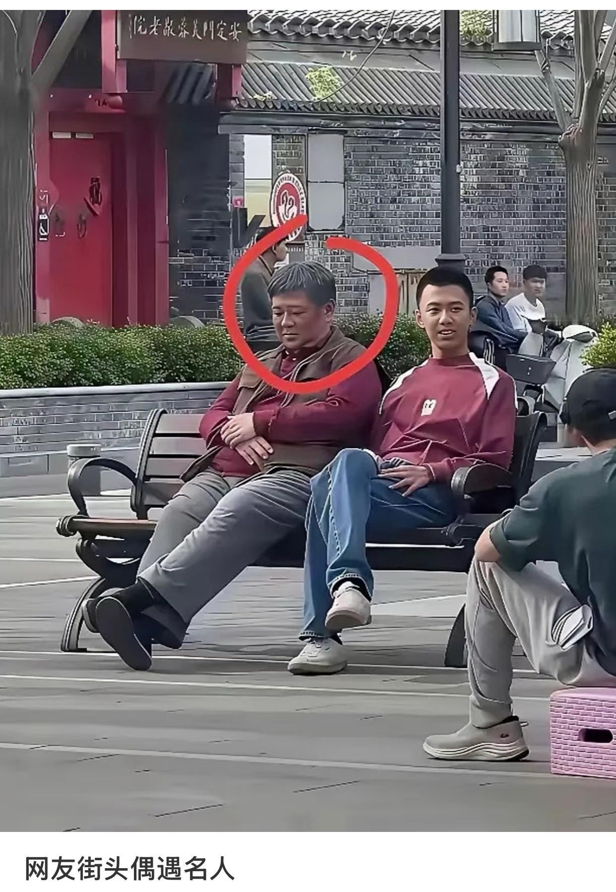 这个人是谁？看着挺面熟的。