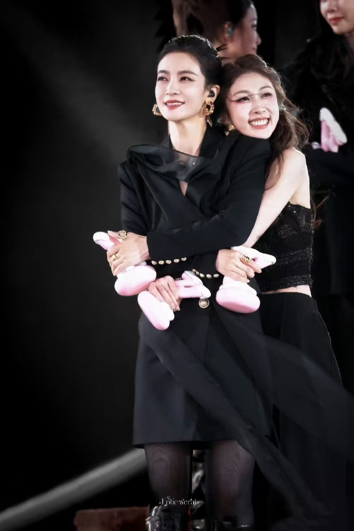 张小婉祝李晟生日快乐！美好的女孩子们[奶牛猫] ​​​