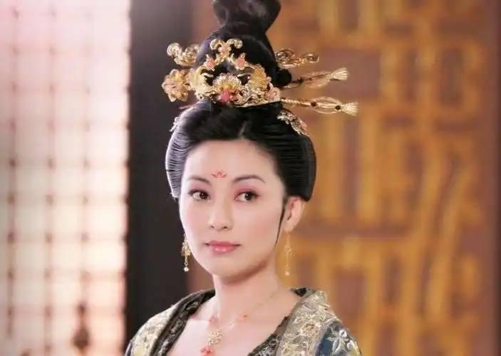 为了接她回家，儿子杀了岳飞、割了三座城、每年送25万两白银和25万匹绢。她回来之