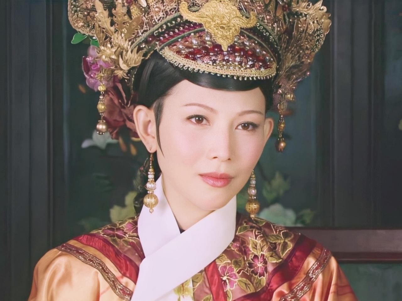 皇后这回算是彻底被架空了。

《甄嬛传》里，甄嬛重回皇宫以后，皇后觉得她对自己是