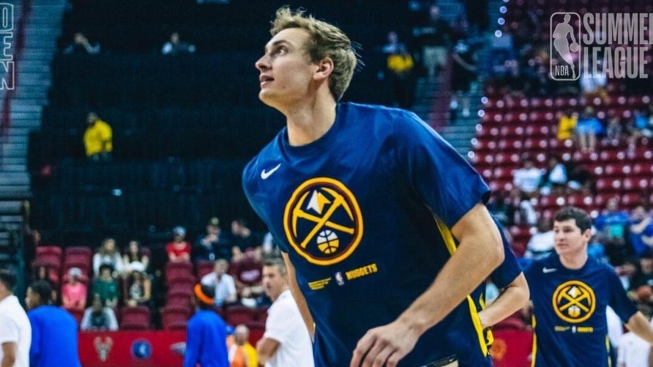 丹佛掘金将亨特·泰森及一枚2032年的次轮选秀权交易至布鲁克林篮网。
此笔操作为