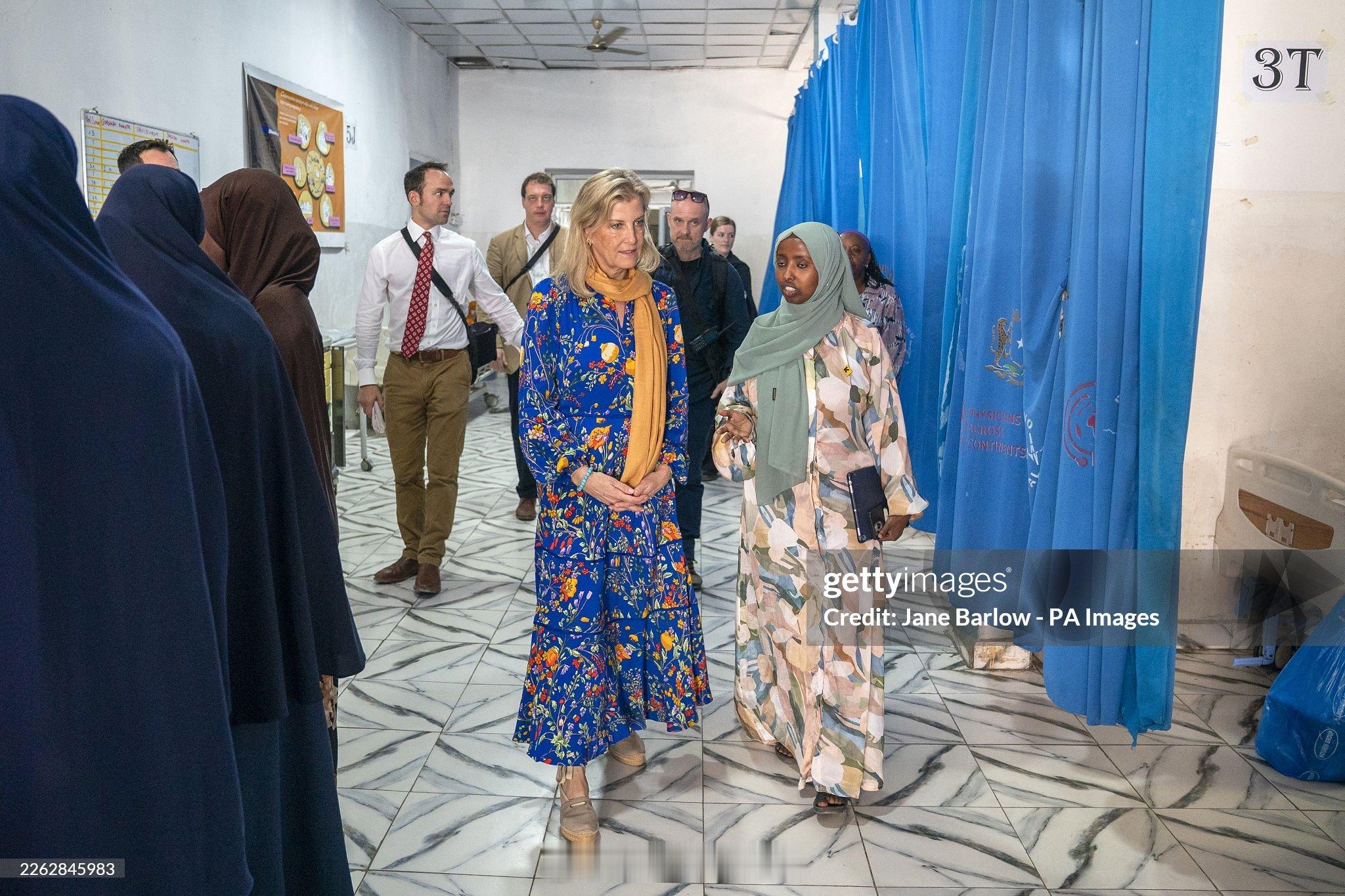 英国王室  2026年2月24日，爱丁堡公爵夫人苏菲在索马里摩加迪沙索访问城市中