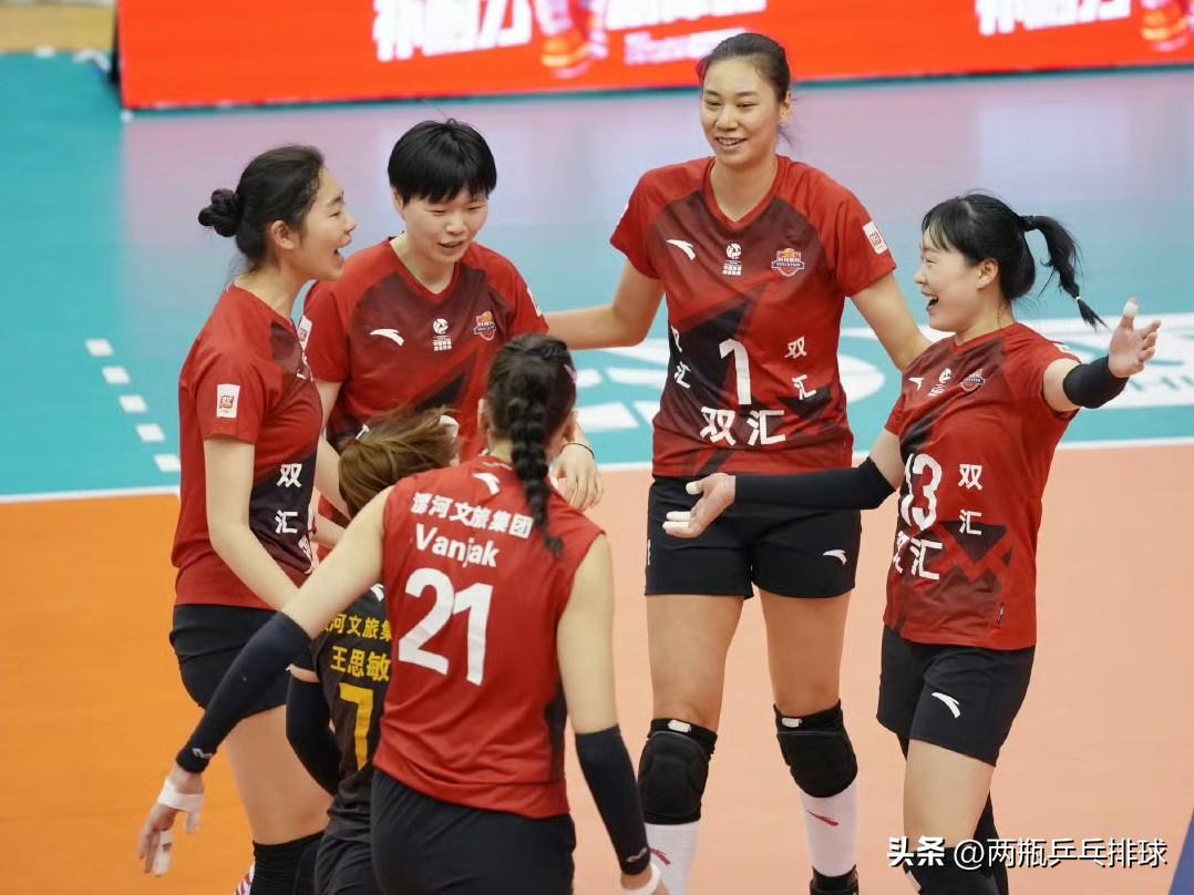 毛唯嘉遭重创，段梦可状态低迷，范雅克表现中规中矩！河南女排0-3再度负于上海！自