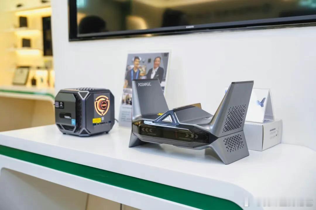 一台性能强劲的电脑主机可以小巧到像电视机顶盒一样，位于深圳龙华的深圳创盈芯实业有