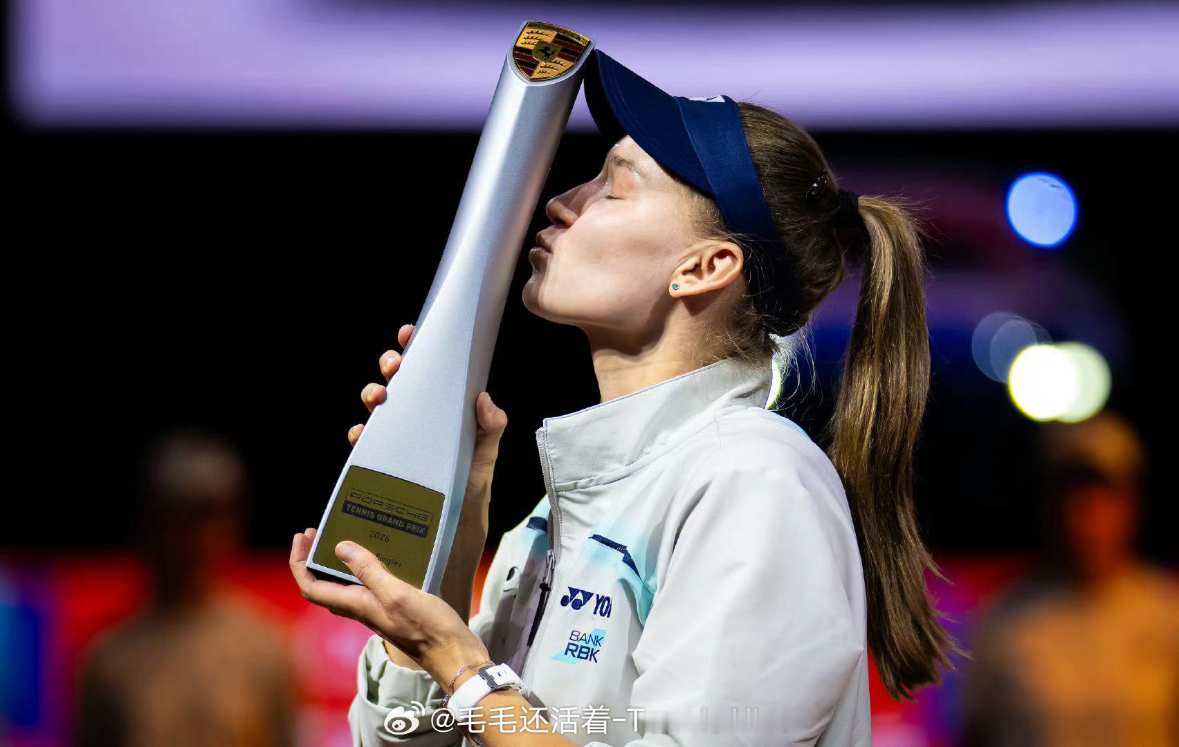 【历届斯图加特红土赛冠军🏆】2009🏆库兹涅佐娃 2010🏆海宁     