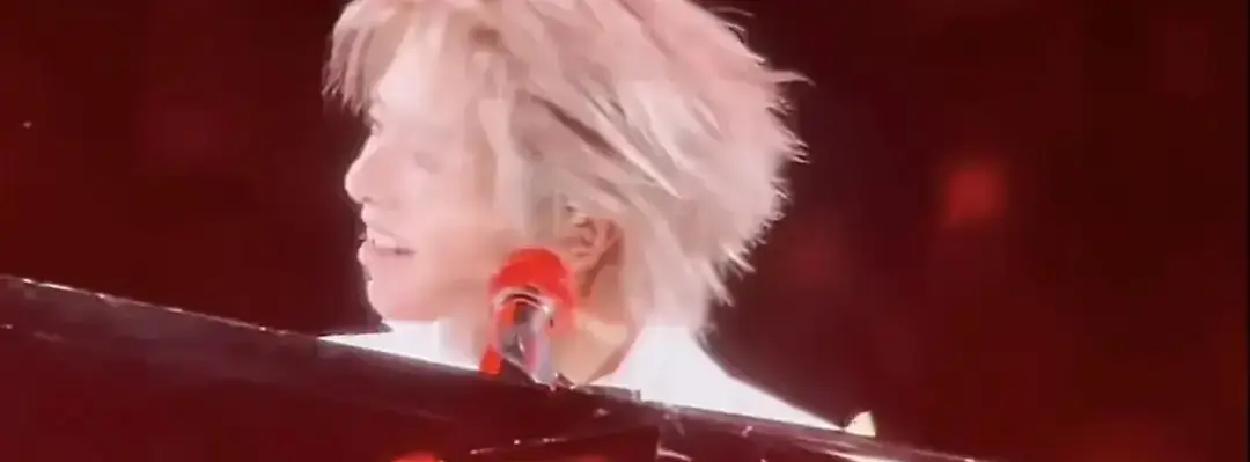 华晨宇35岁最后一吻的热搜刷到，我愣了半分钟。

人1990年2月7日生，202