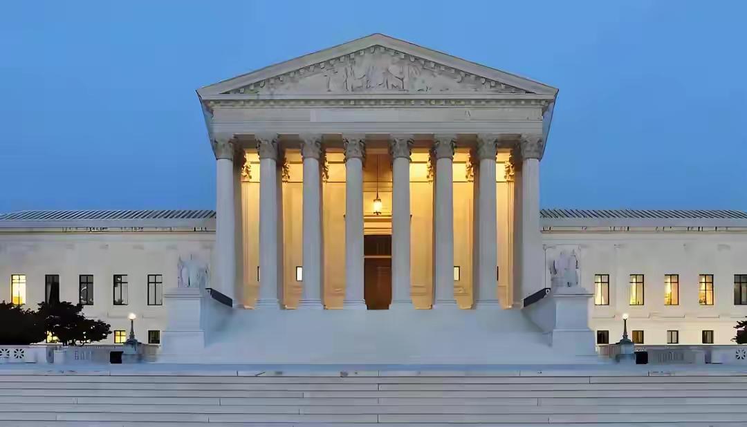 最新消息：美国最高法院暂缓对特朗普关税案裁决，别指望美国制衡能拦着特朗普的关税“