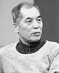 作家梁晓声说：
“一个家庭中，
女性只要受过良好的教育，
往往上可影响丈夫，
下