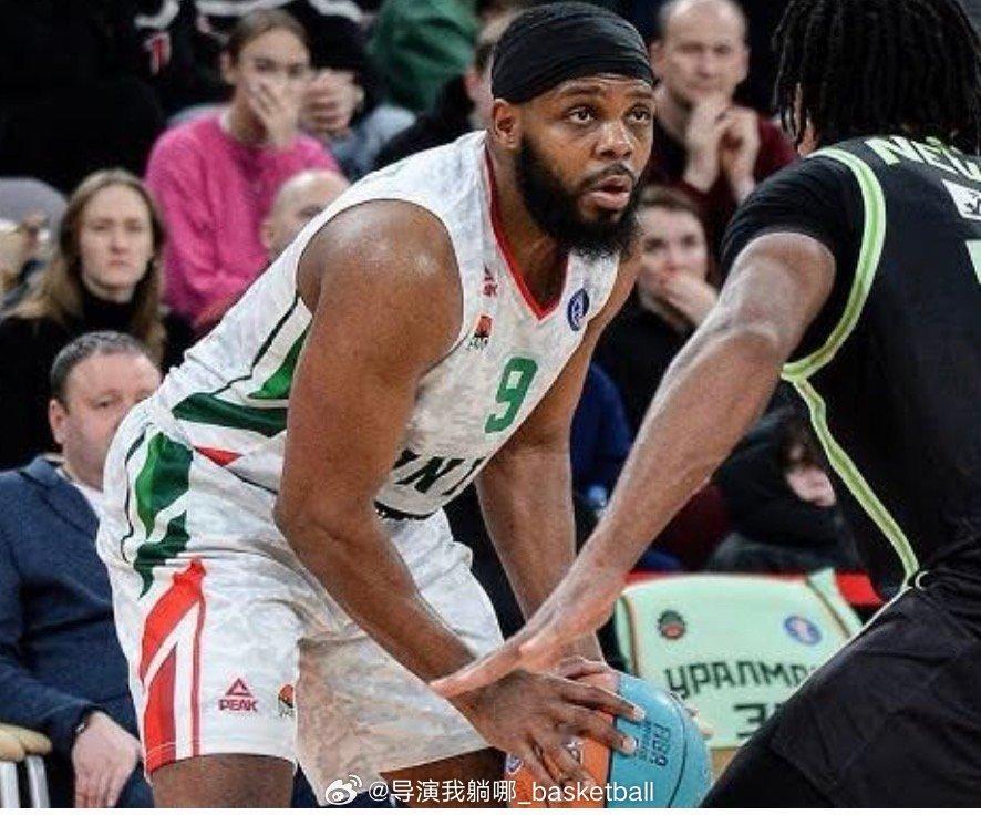 山西男篮签下矮壮后卫马科斯.奈特，他在欧洲多国联赛都有效力，大学时期撞脸凯文.杜