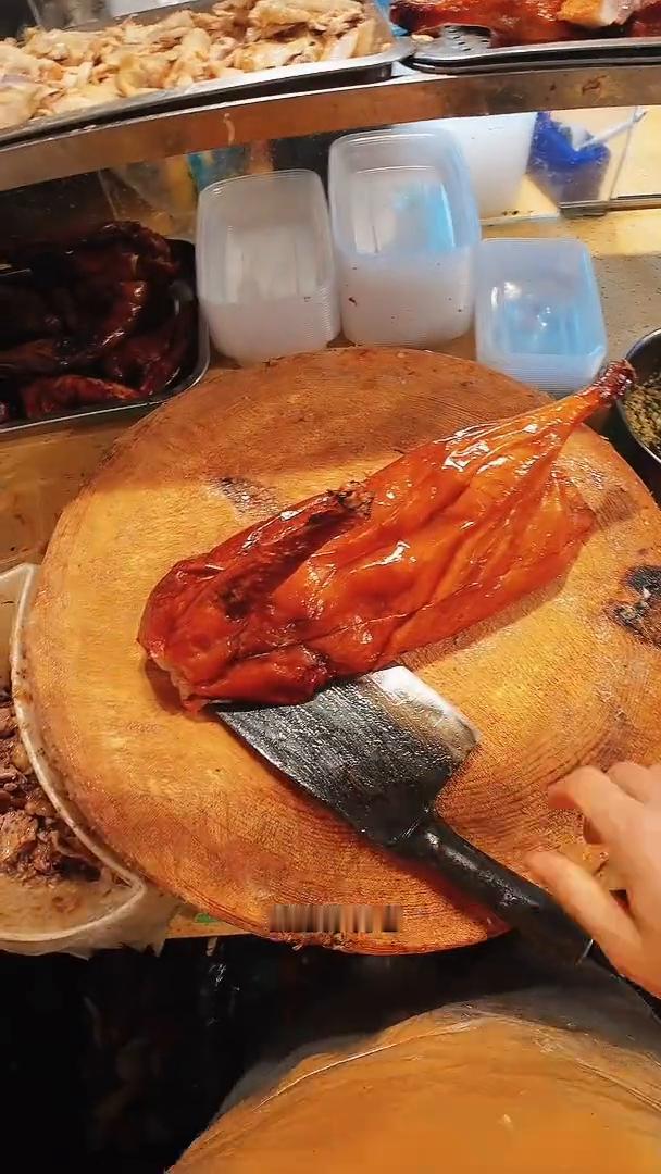鹅腿饭两份、白切鸡一份、烧鹅饭一份。
给它上电视，110出了。
鹅腿饭两份、白切