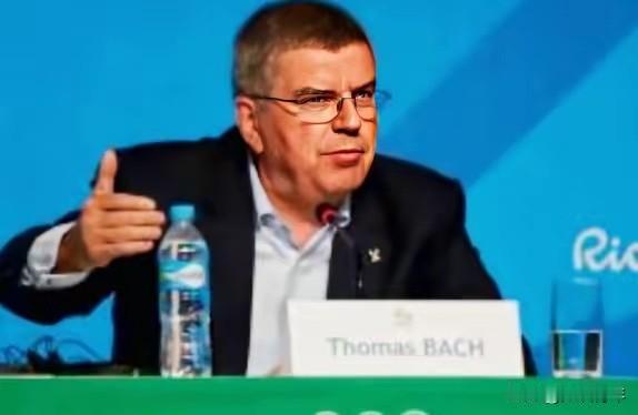 巴赫这次算是彻底看明白了，再怎么示好都没用

之前一次次来中国示好，又是夸咱们体