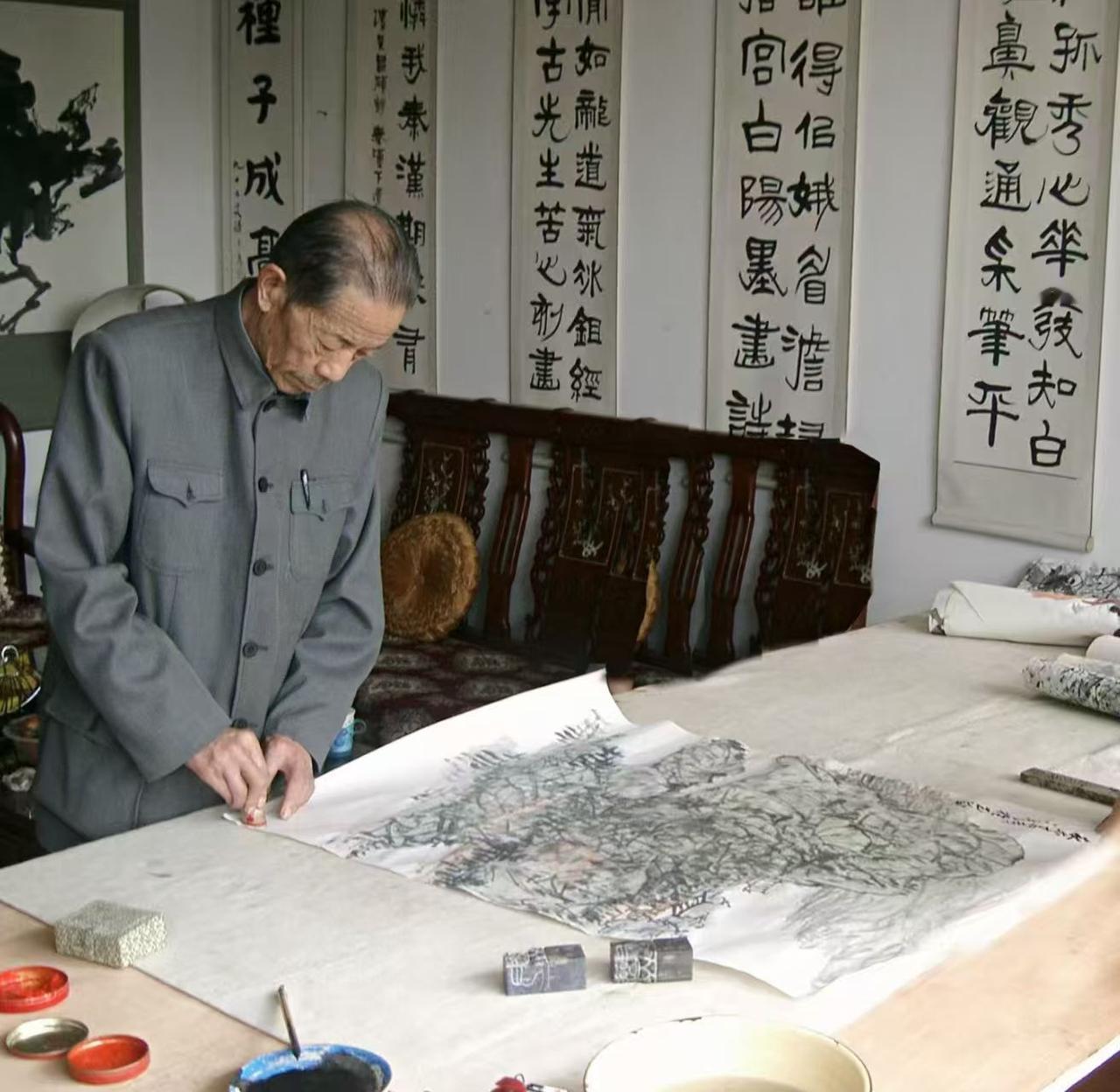 请欣赏著名书画家丁二兵先生画的一幅鹰。“中国国画界不知道丁二兵是一种耻辱＂（国家