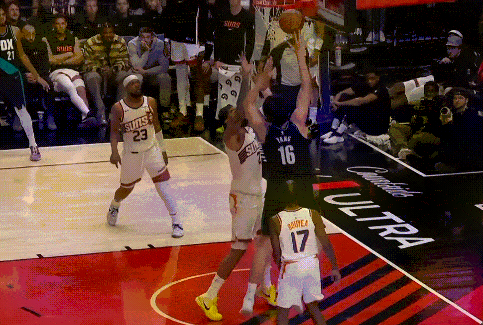 9分5篮板3助攻1帽填满数据栏，杨瀚森下放练级了两场可以说是找回自信，最明显的感