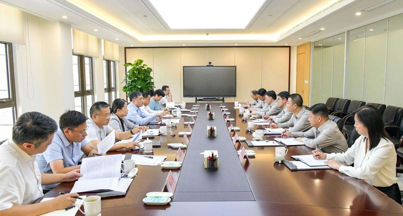 9月15日，徐矿集团公司党委书记、董事长吴宁到华美建投集团开展专业化整合“回头看