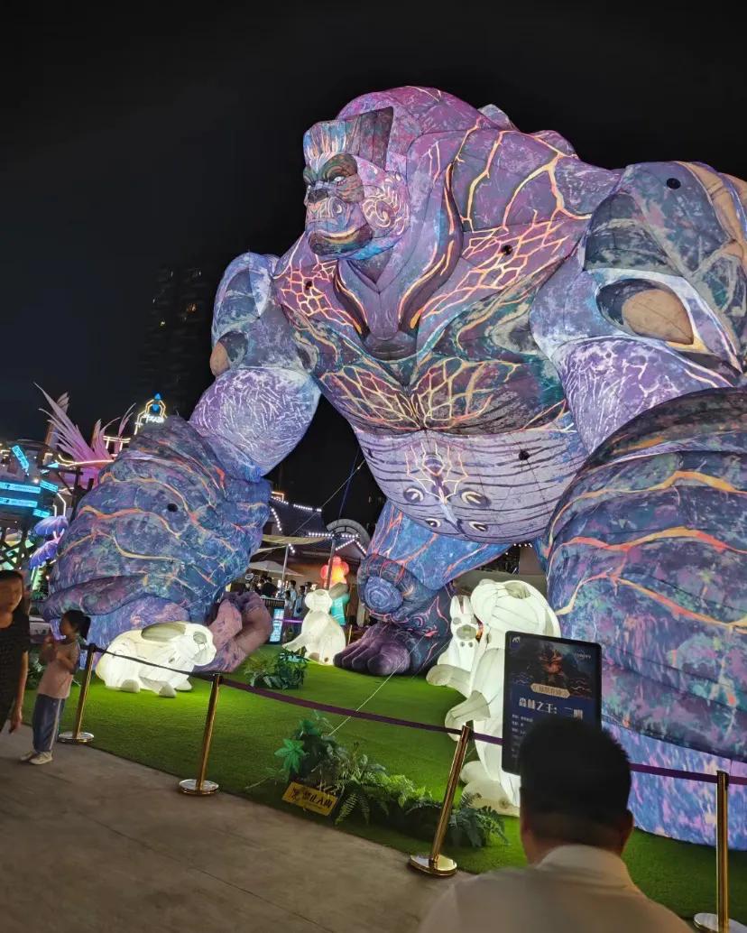 请各位大学生告诉我“空穴来风”的意思和同事聊天。
同事说这件事其实就是空穴来风。