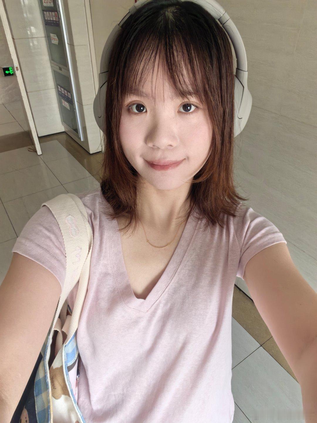 今天跟我妈打视频的时候她说我现在变得真漂亮