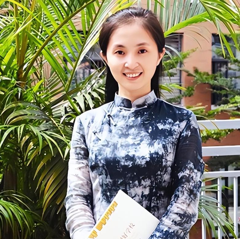不少家长当年疯狂追捧最美校长胡红梅，照搬她的书单教育理念，谁能想到光鲜励志的逆袭