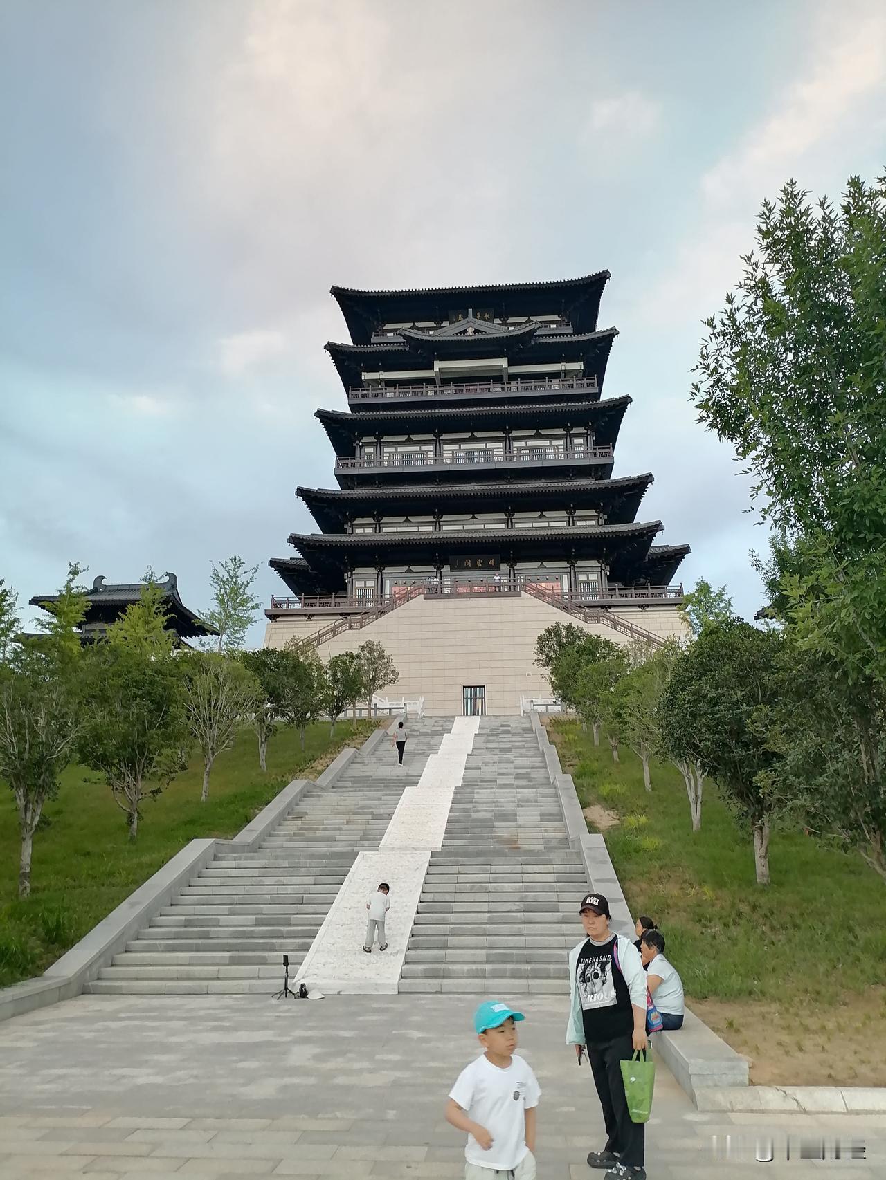 发一张图片，让我猜出你在哪里拍的这是郑州西部的一个重要景点，你能叫上它的名字吗？