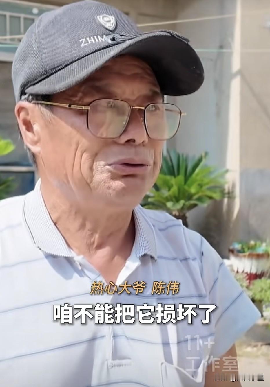 江苏徐州，骑三轮车大爷做的好事大家都知道了！
天马上要下雨了，大爷骑三轮车回家时